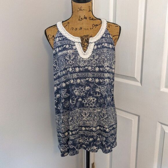 Blue and white crochet tank top - Picture 1 of 4